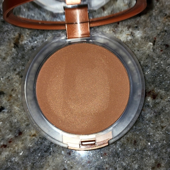 Clinique ☆ True Bronze Pressed Powder Bronzer - Picture 6 of 10